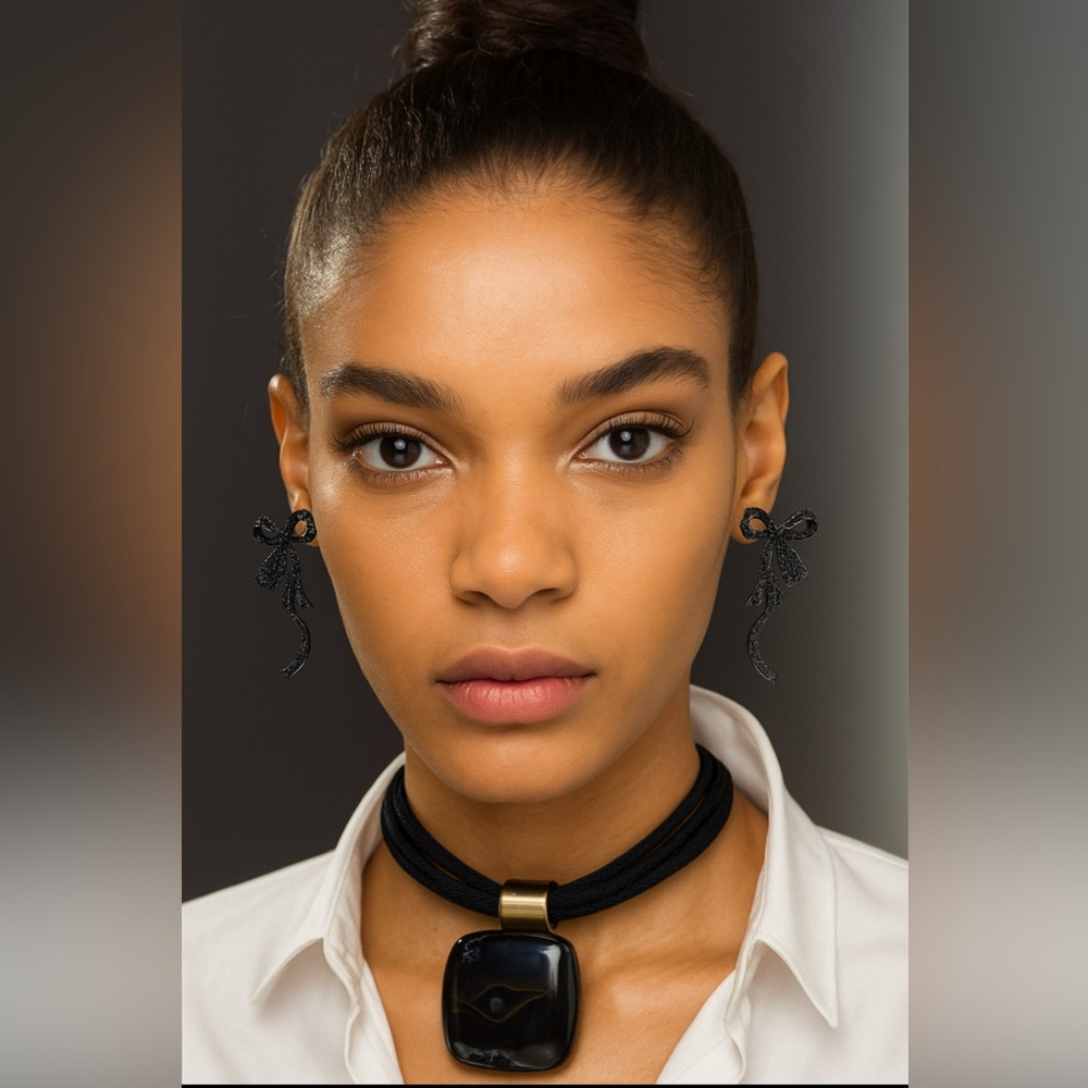 Elegant Black Pendant Necklace